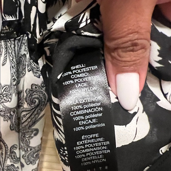 White House Black Market Black and White Floral Off-Shoulder Blouse - Picture 10 of 11